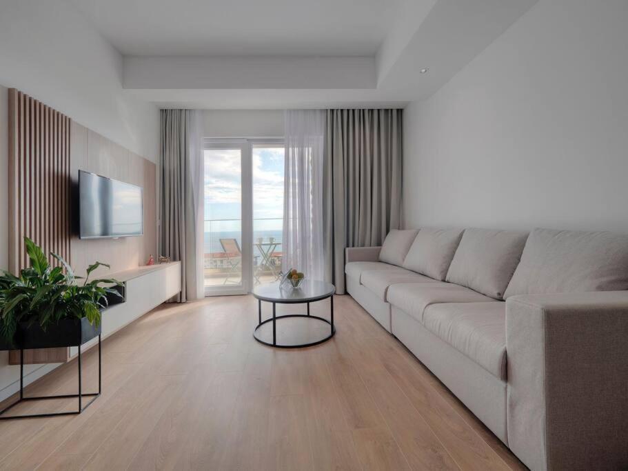 Lovely Partial Sea View One Bedroom Flat In Horizon Residences A24 * Bečići
