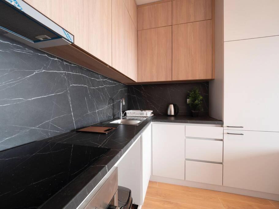Lovely Partial Sea View One Bedroom Flat In Horizon Residences A24 *