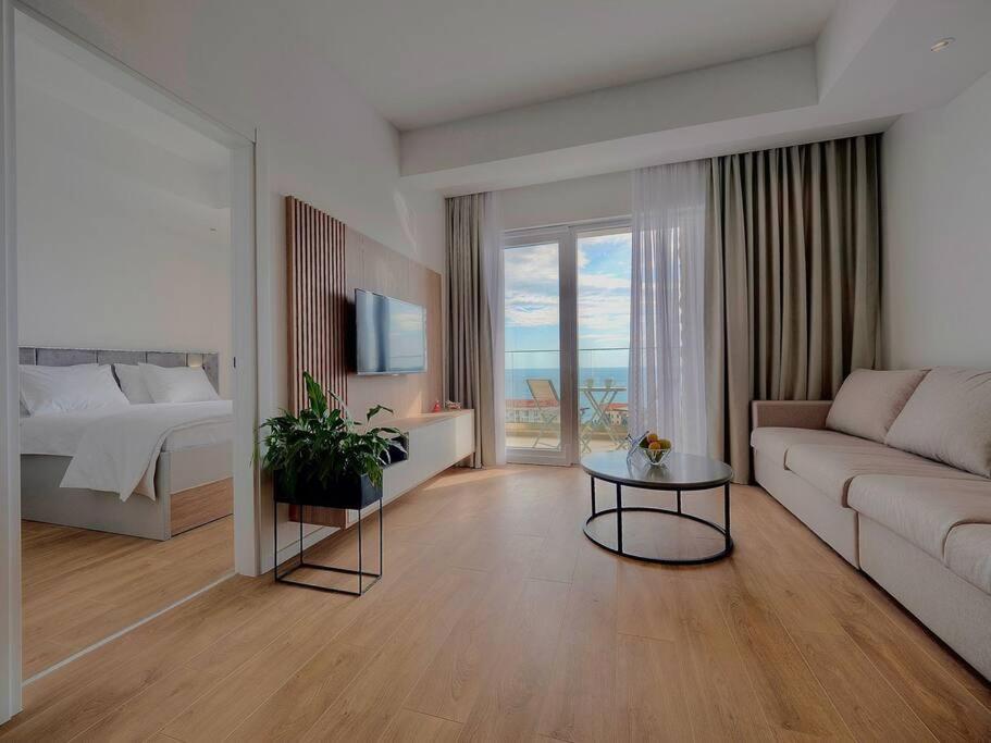 Lovely Partial Sea View One Bedroom Flat In Horizon Residences A24 *